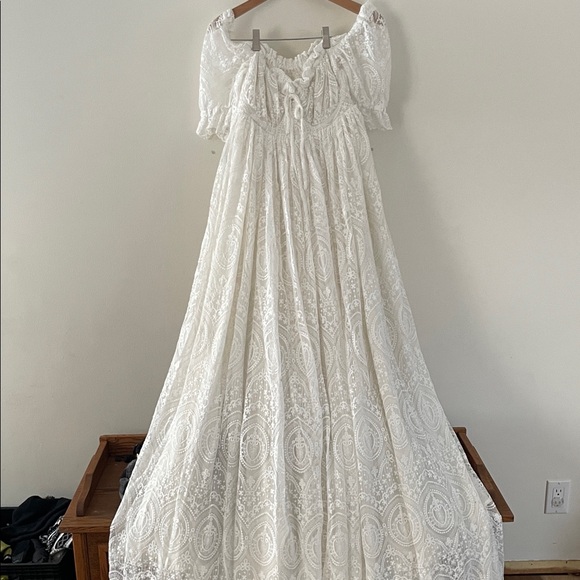 Dresses & Skirts - Elegant White Lace Maxi Dress